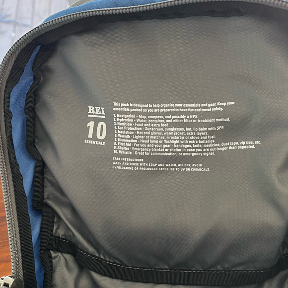 REI Traverse 30 Backpack Climbing Hiking Hydration Blue/Gray Daypack - READ!! - Picture 5 of 6